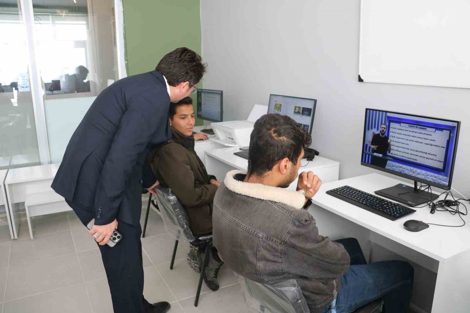 Gençler sosyal girişimcilik merkezi ile hayallerine kavuşuyor