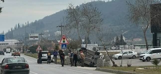 Söke’de otomobil yan yattı: 1 yaralı
