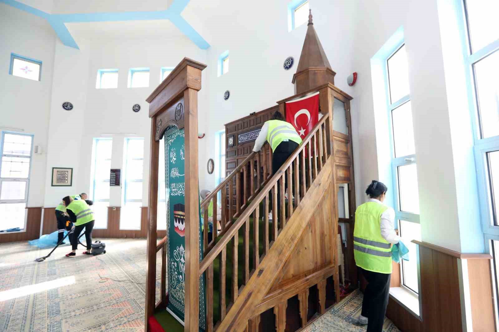 Muğla Büyükşehir’den camilerde Ramazan temizliği
