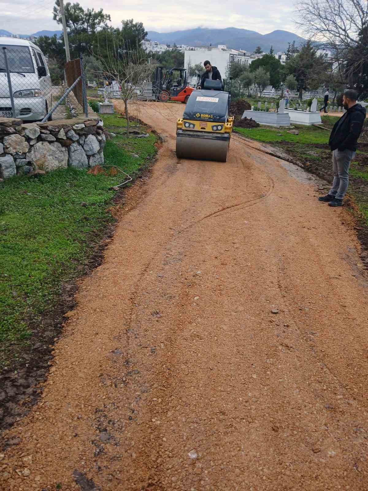 Mezarlıklarda bakım ve onarım çalışması
