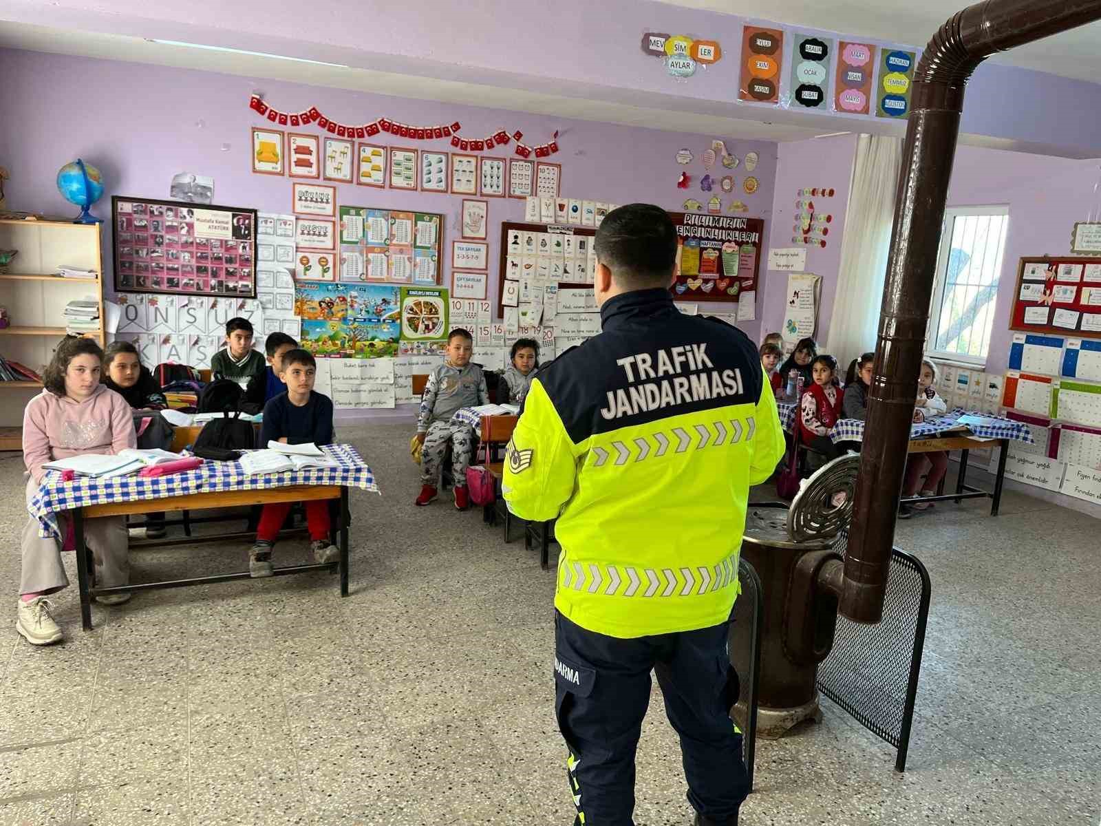 Jandarmadan öğrencilere trafik eğitimi