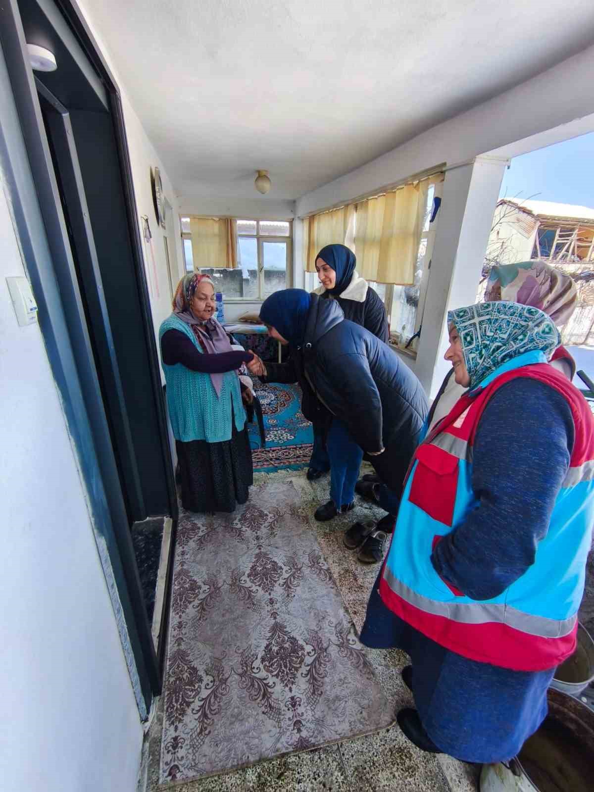 Bu projede yaşlıları ziyaret edecek olan gençler, toplumsal birlikteliği öğrenecek