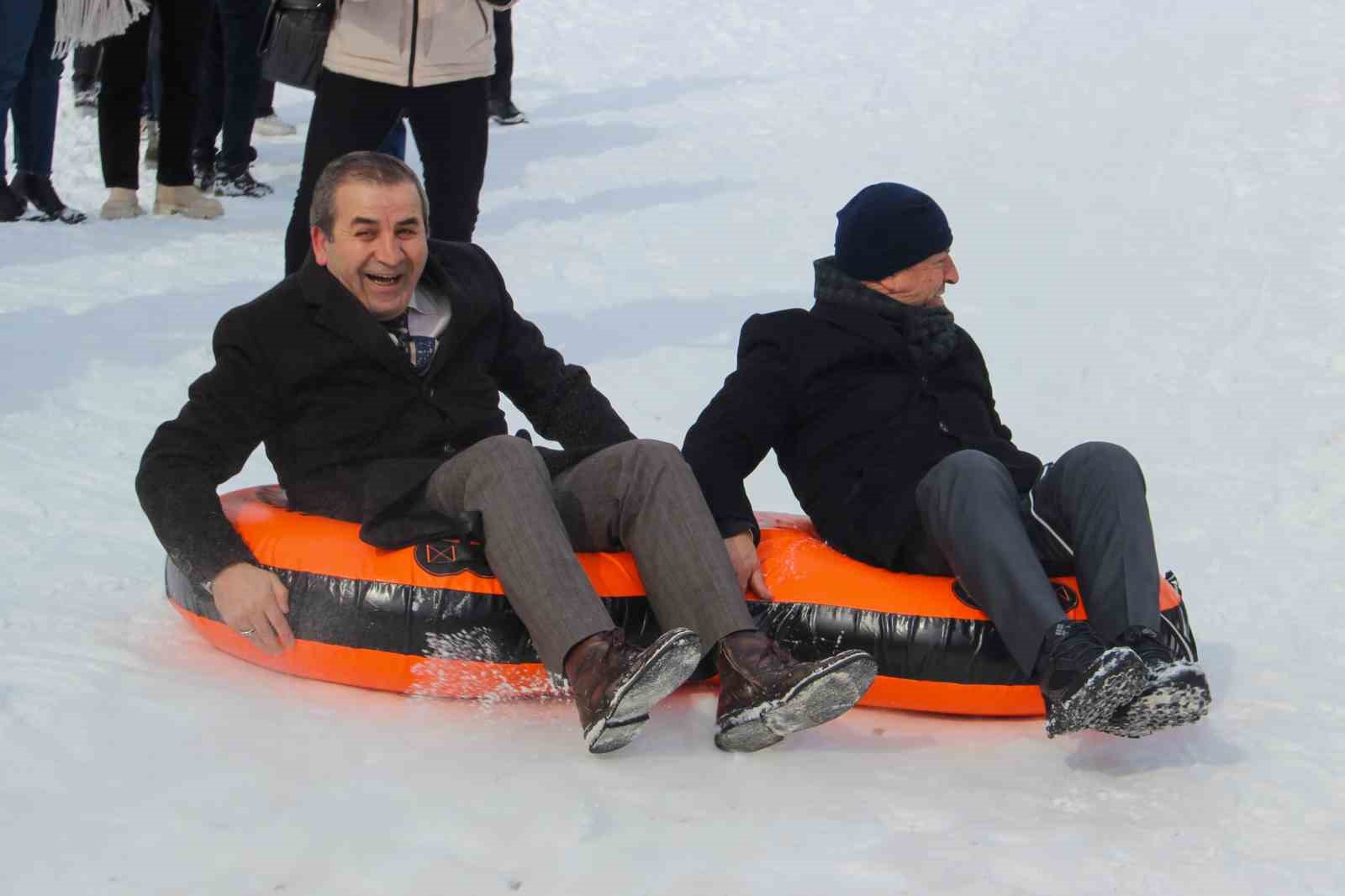 Kampüste kızak keyfi