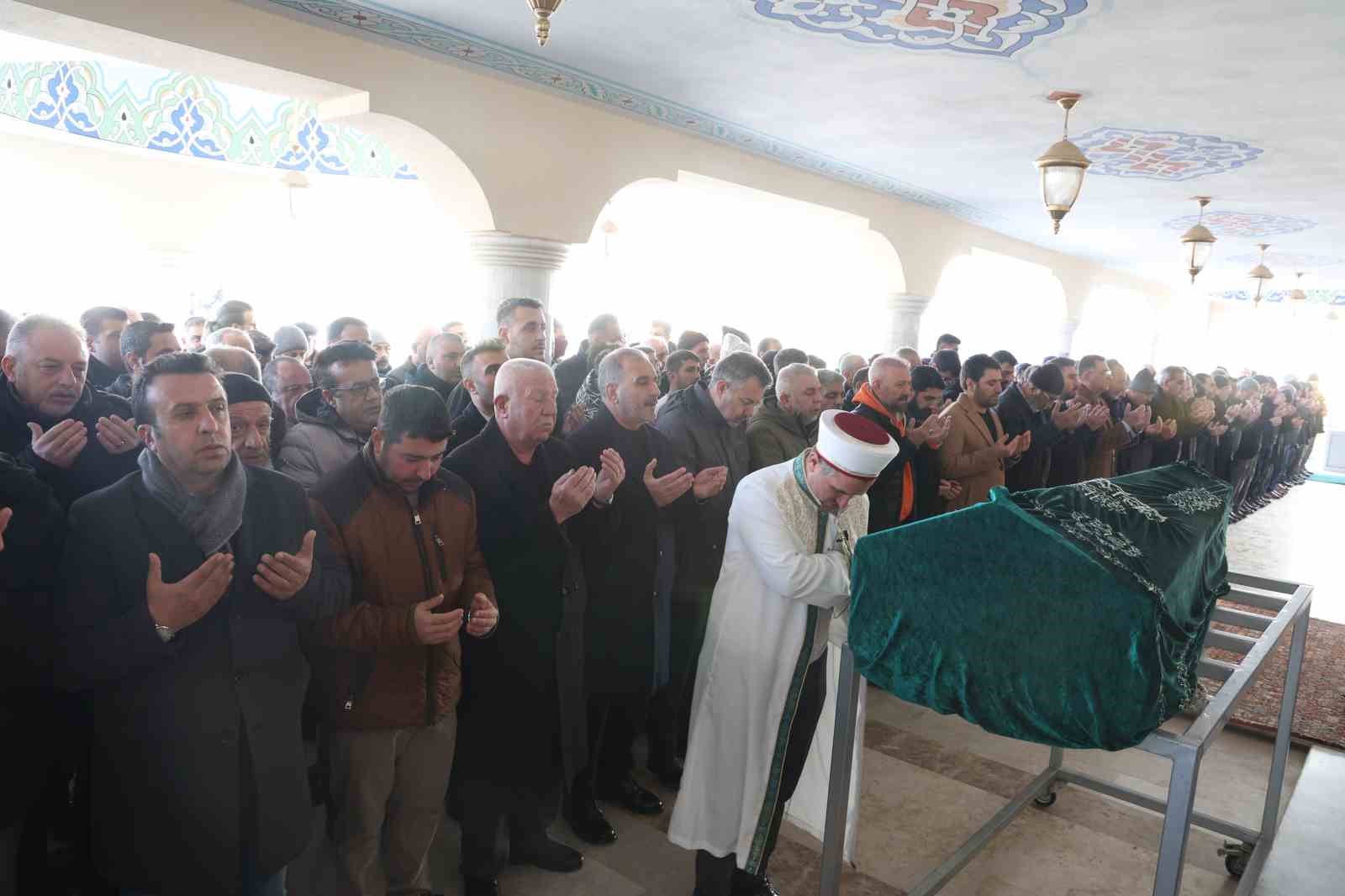 Başından vurulan diş hekimi memleketi Elazığ’da son yolculuğuna uğurlandı
