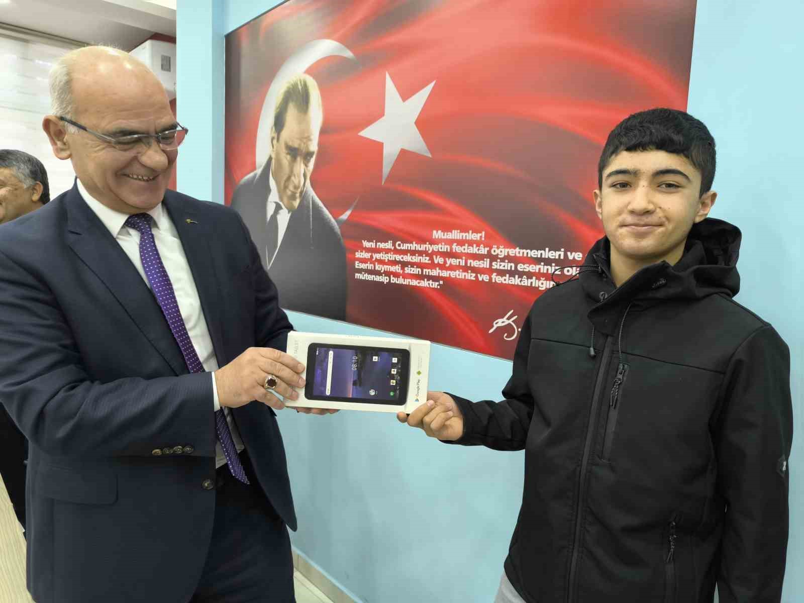 Devamsızlık yapmayan öğrenciler ödüllendiriliyor