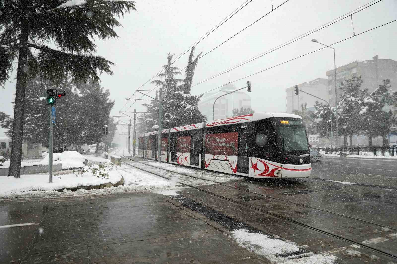 SAMULAŞ, kar yağışının etkili olduğu 4 günde 415 bin yolcuya hizmet verdi