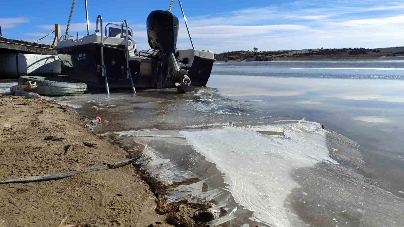 Buz tutan Emre G&ouml;l&uuml; g&ouml;r&uuml;nt&uuml;s&uuml; g&ouml;rsel g&uuml;zellik oluşturdu
