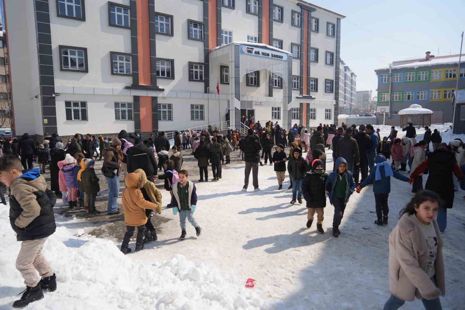 Muş’ta okul bahçesinde feci olay: Veliler endişeli