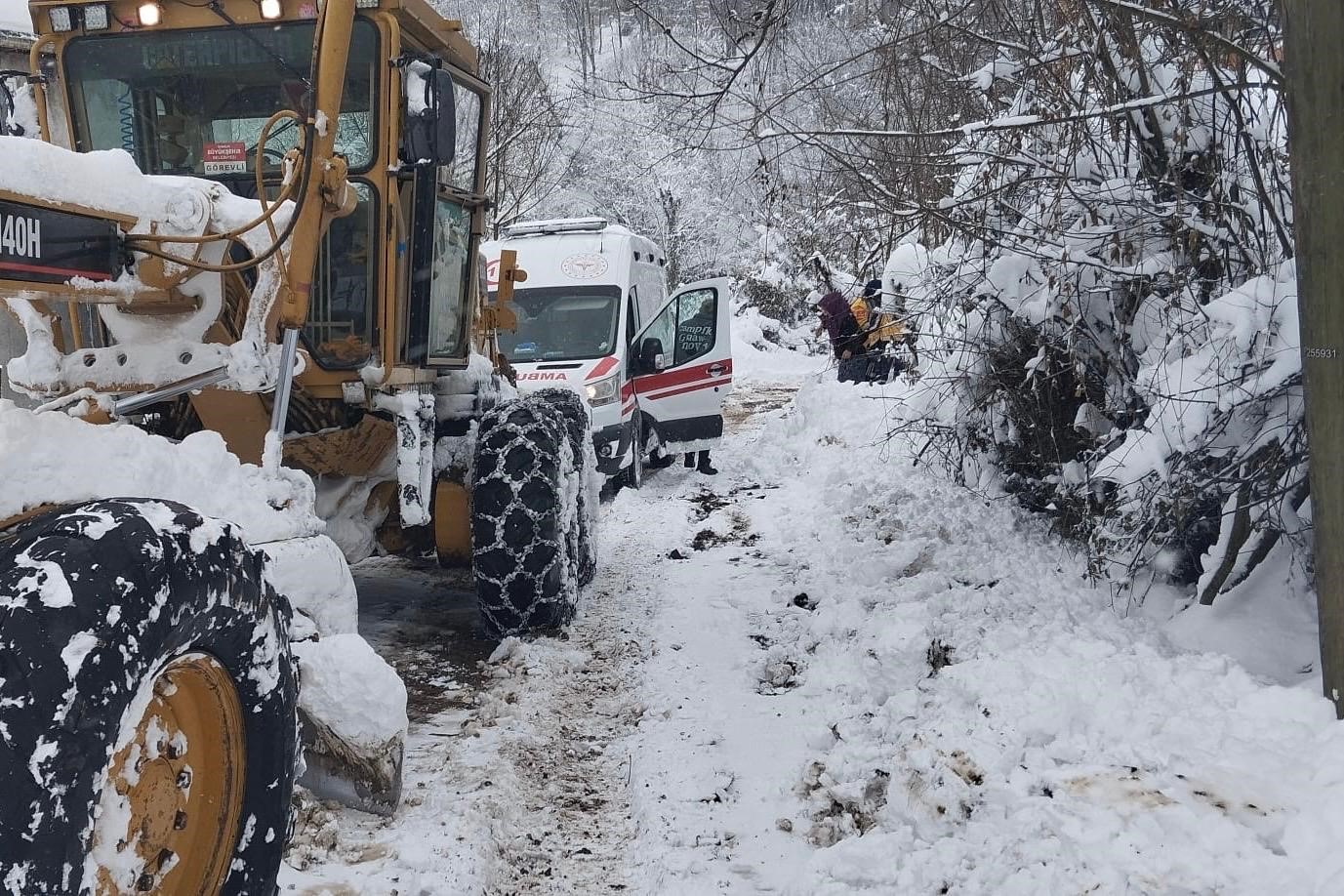 Samsun’da 98 hasta kar engelini Büyükşehir ile aştı