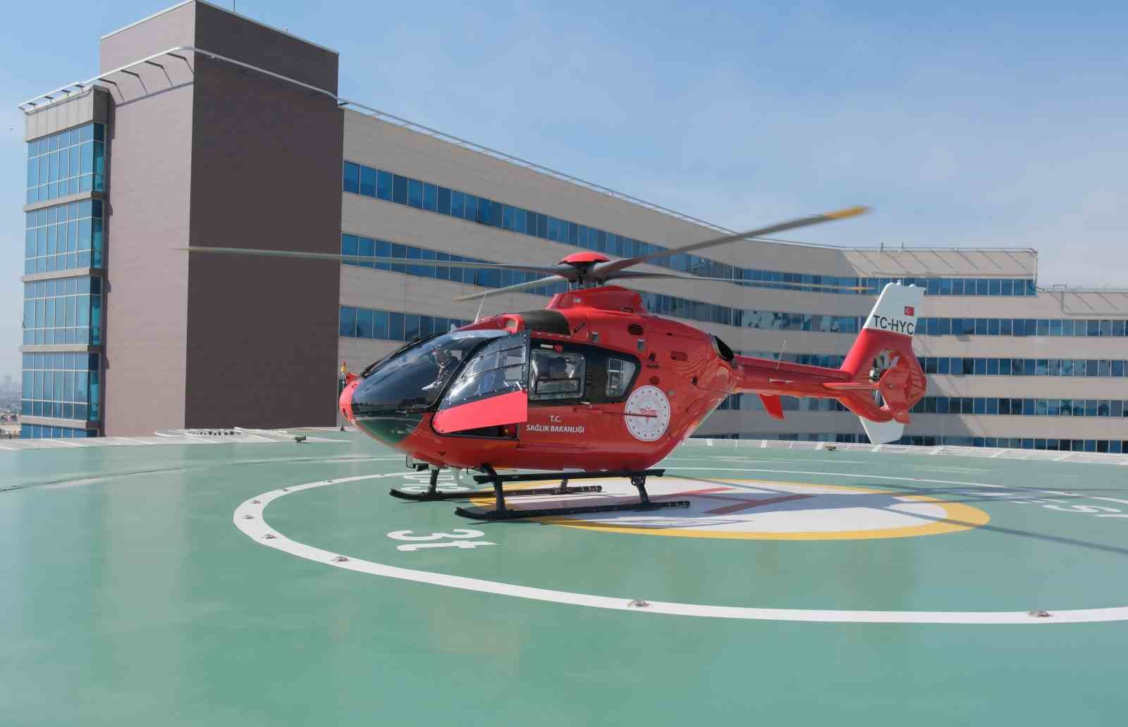 Mersin&rsquo;de erken d&uuml;nyaya gelen &rsquo;ikiz bebekler&rsquo; helikopter ambulansla nakledildi
