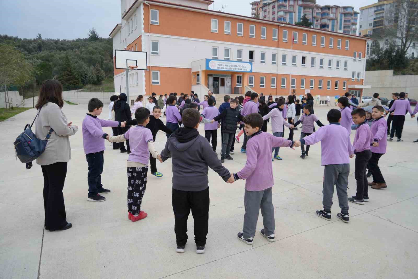Edremit&rsquo;te MEB AKUB ekibinden okullarda afet ve yangın tatbikatı
