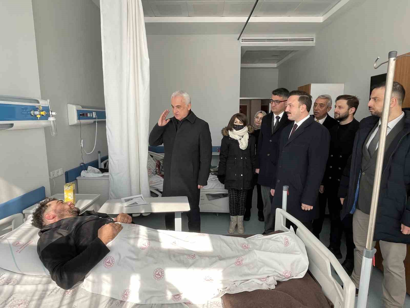 Muş Valisi &Ccedil;akır&rsquo;dan Malazgirt Devlet Hastanesine ziyaret
