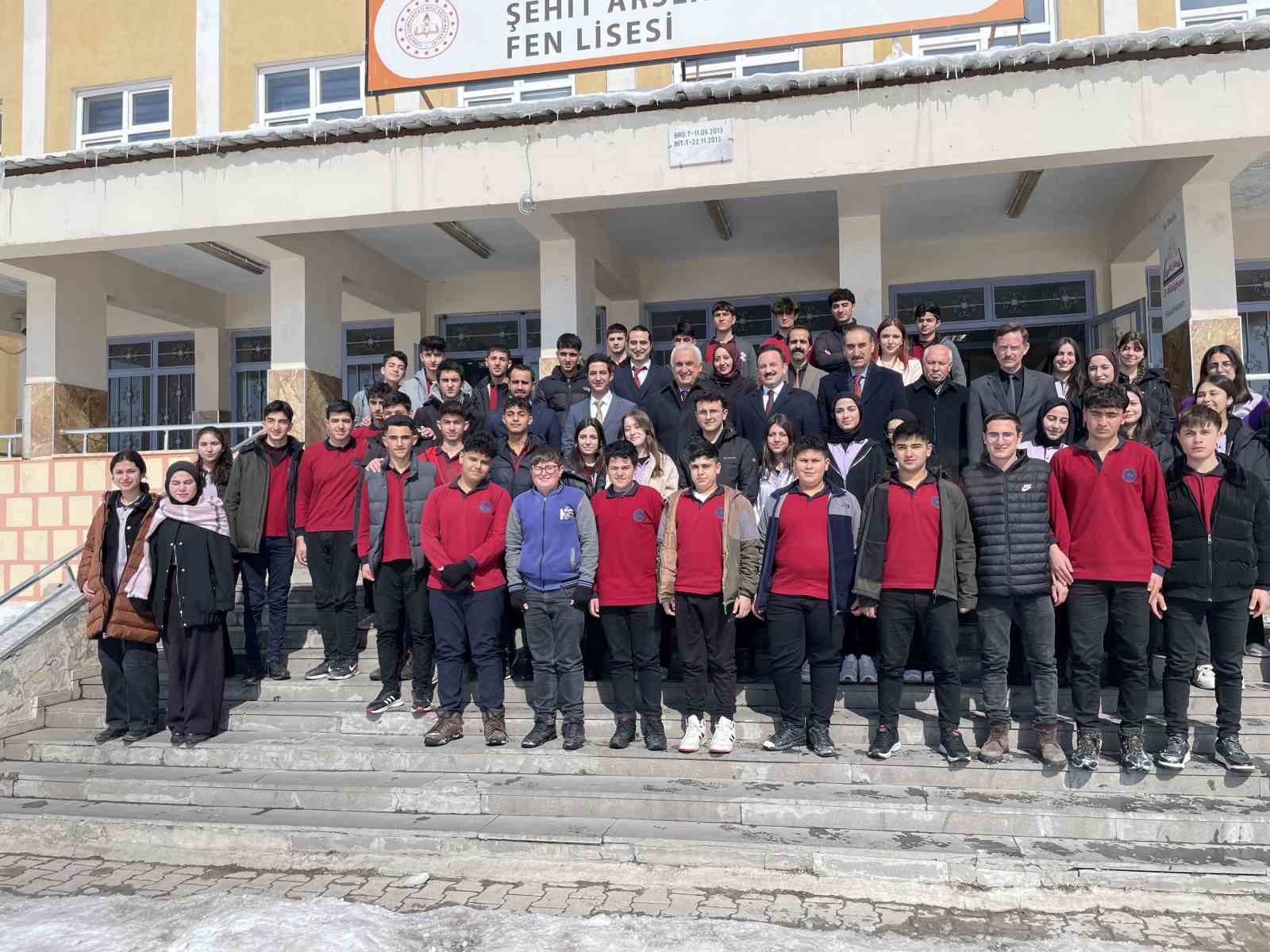 Vali Çakır Malazgirt Fen Lisesi öğrencileriyle buluştu