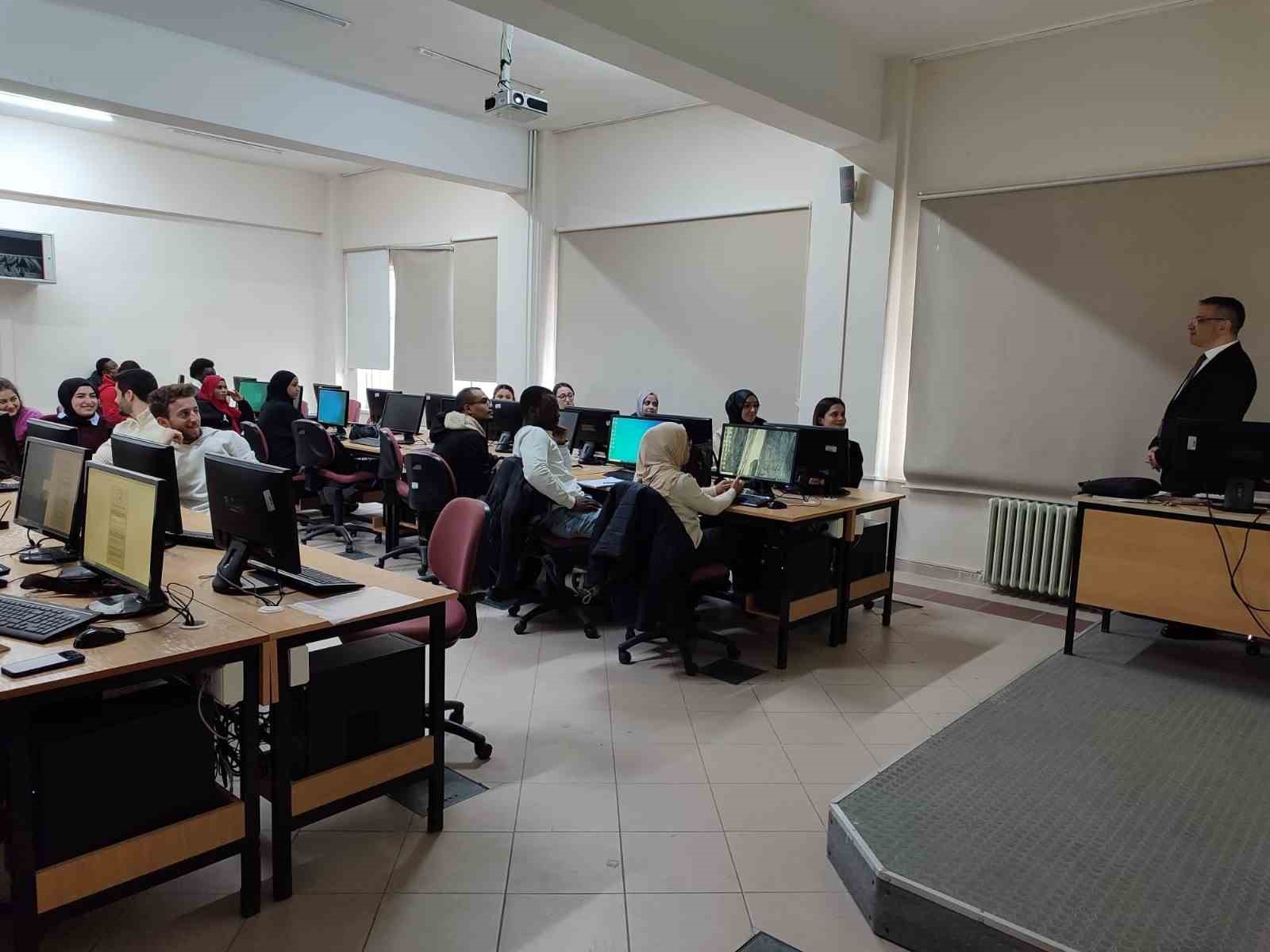 TOGÜ dijital muhasebe uygulamaları dersiyle sektörle iş birliğini güçlendiriyor