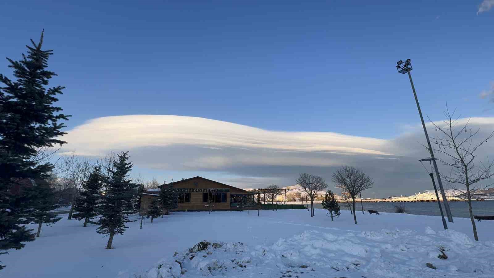 Tatvan’da mercan bulutu görüldü
