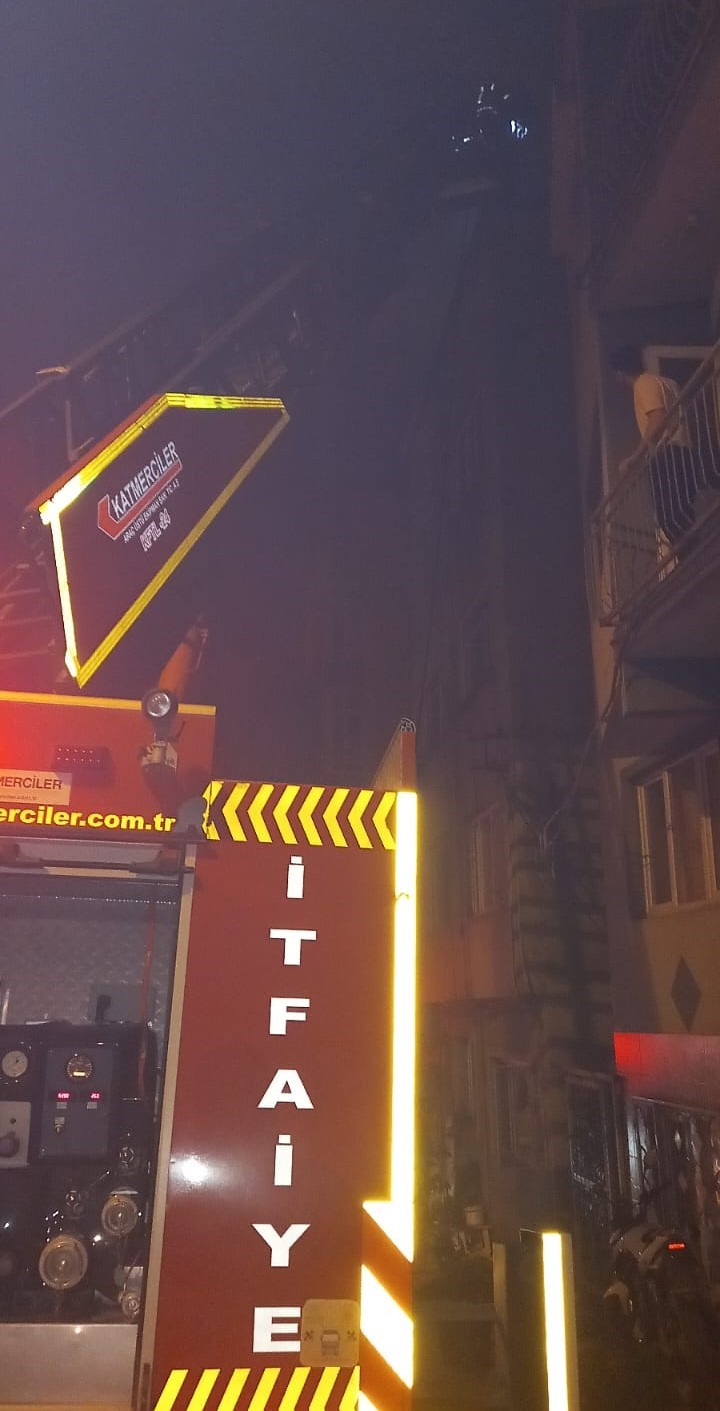 Bandırma’da çatı katında yangın