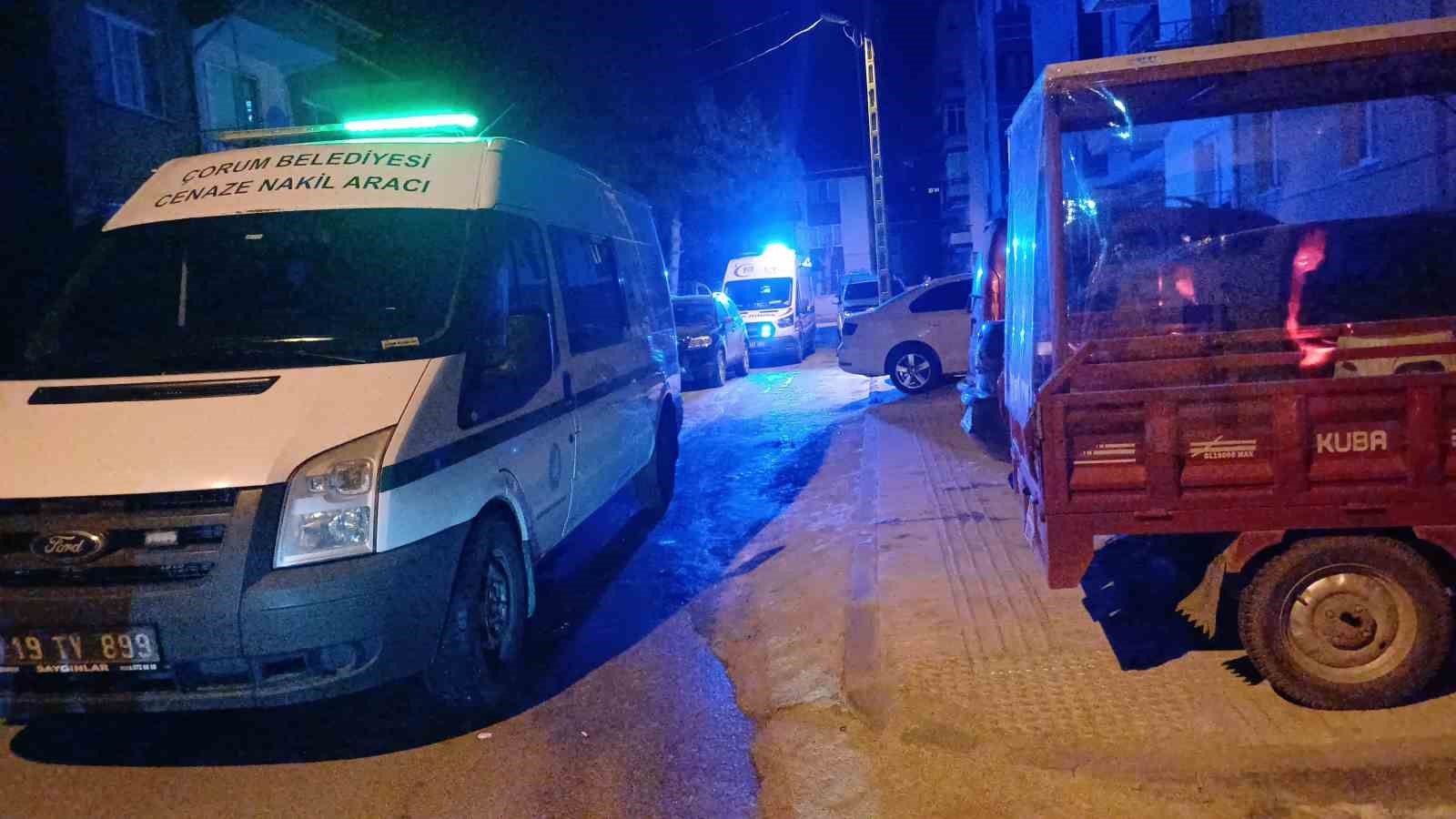 26 yaşındaki gen&ccedil; &ouml;l&uuml; bulundu, yanındaki arkadaşı g&ouml;zaltına alındı
