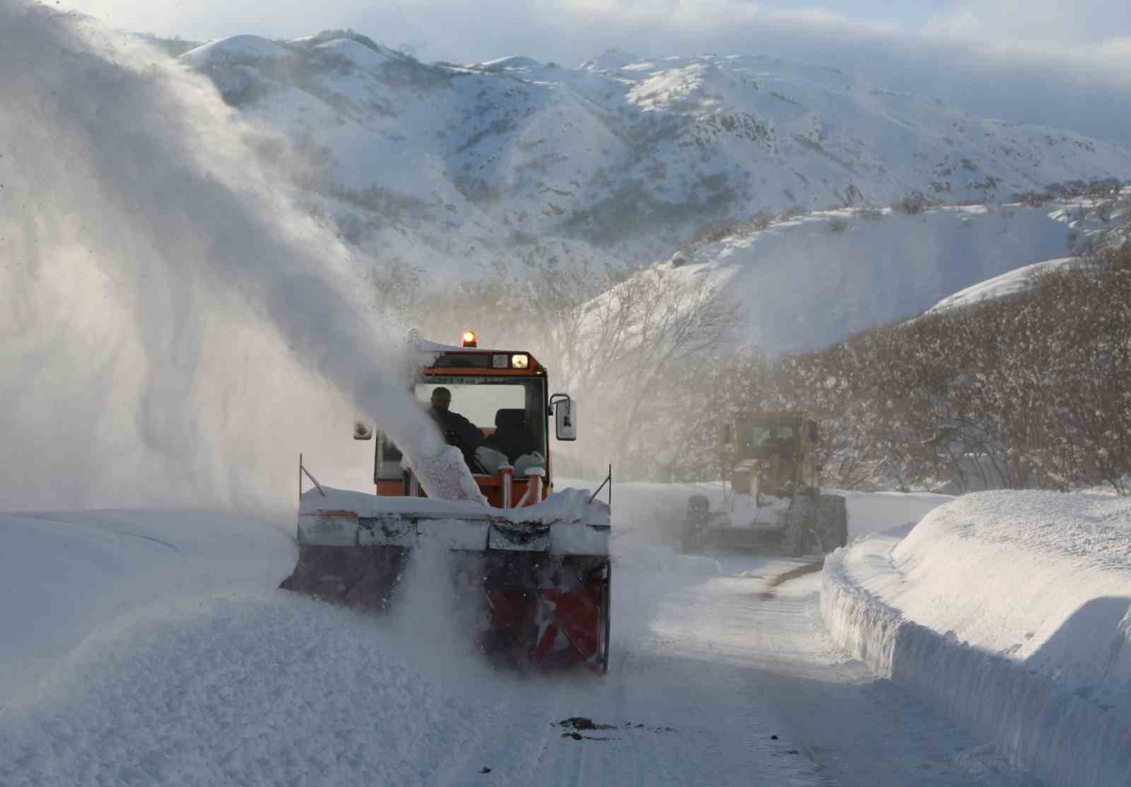 Erzincan’da karla mücadele çalışması sürüyor