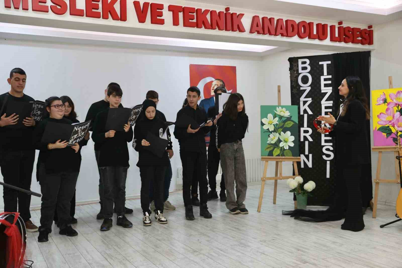 Özel öğrenciler Neşet Ertaş’ı unutmadı