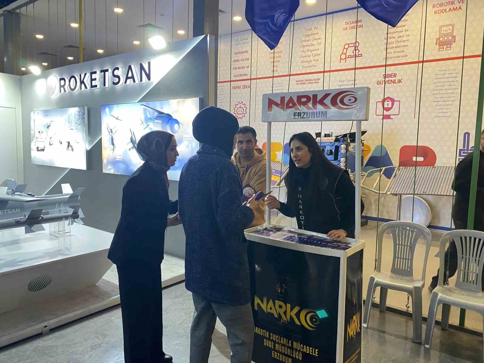 Polisten gen&ccedil;lere bilgilendirme
