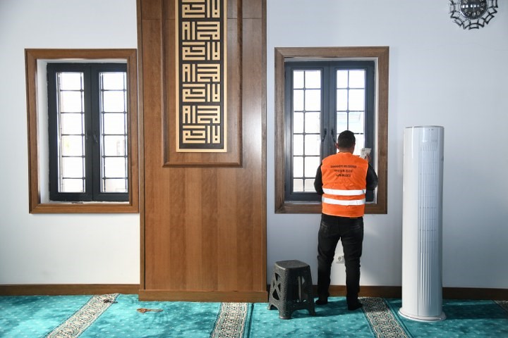 Osmaniye Belediyesi’nden, camilerde Ramazan temizliği