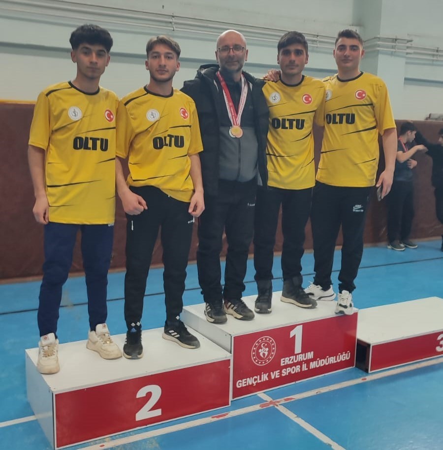 Oltu bilek g&uuml;reşine de adını yazdırdı
