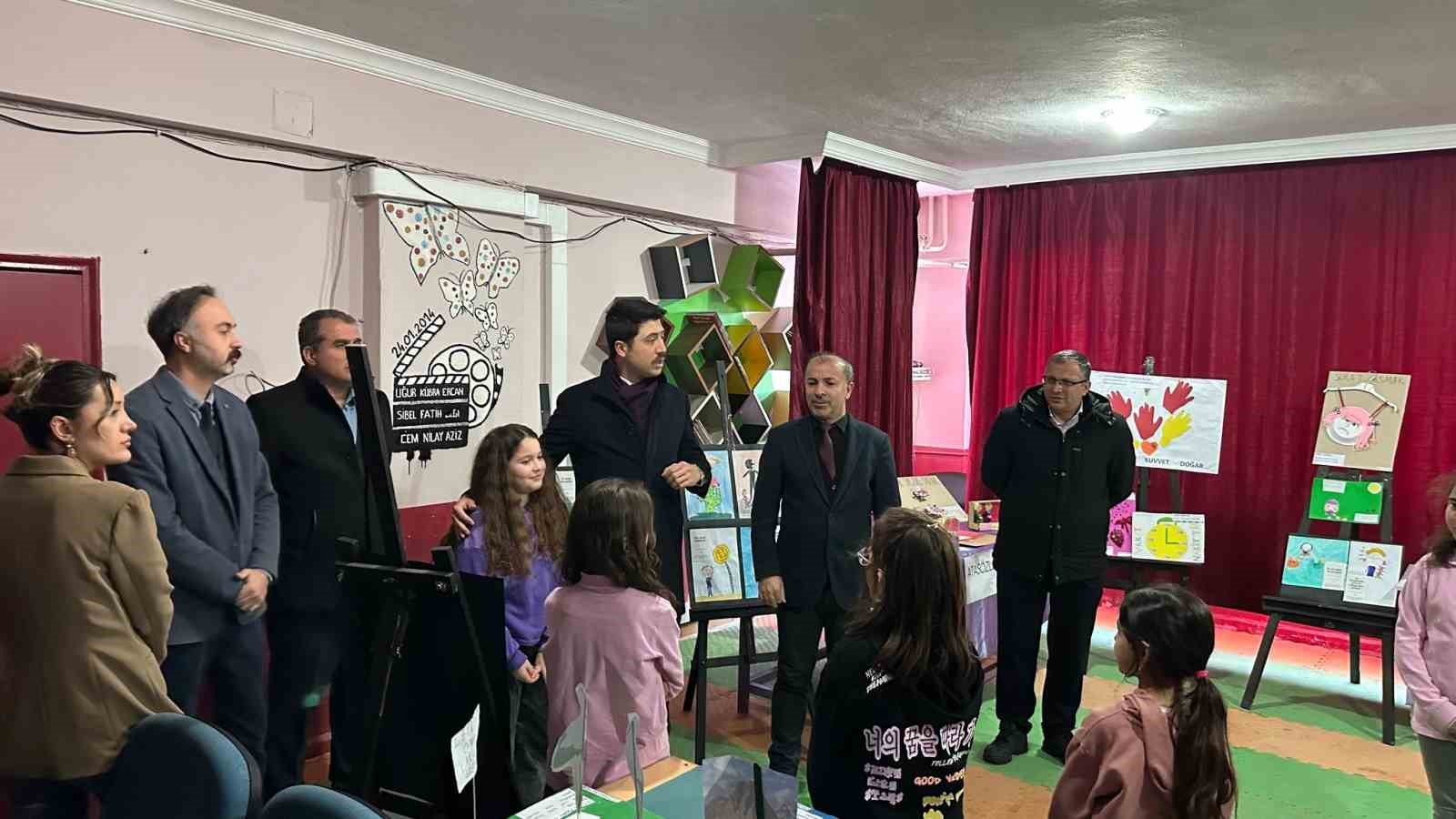 Öğrenciler deyim ve atasözlerini görsellerle anlattı