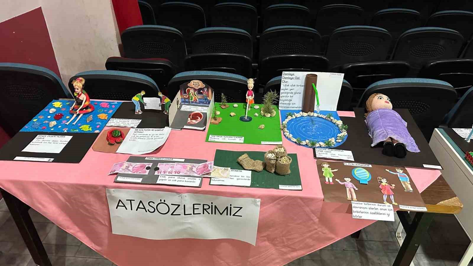 &Ouml;ğrenciler deyim ve atas&ouml;zlerini g&ouml;rsellerle anlattı
