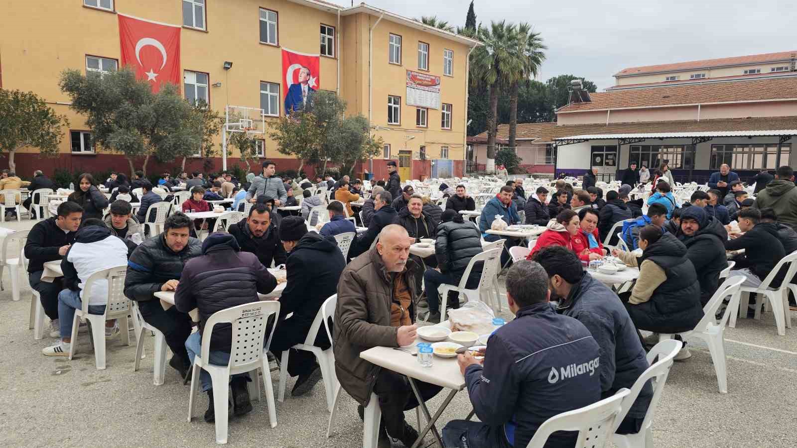 Nazilli’de meslek liselilere keşkek ikramı