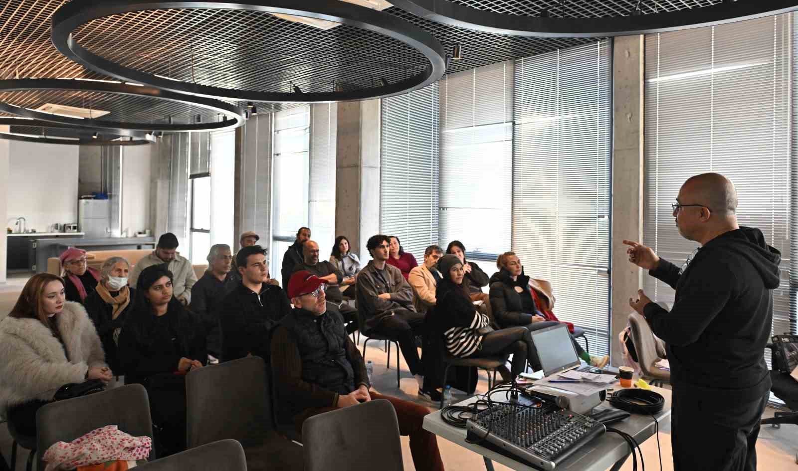 Muratpaşa’da podcast meraklıları bir araya geldi