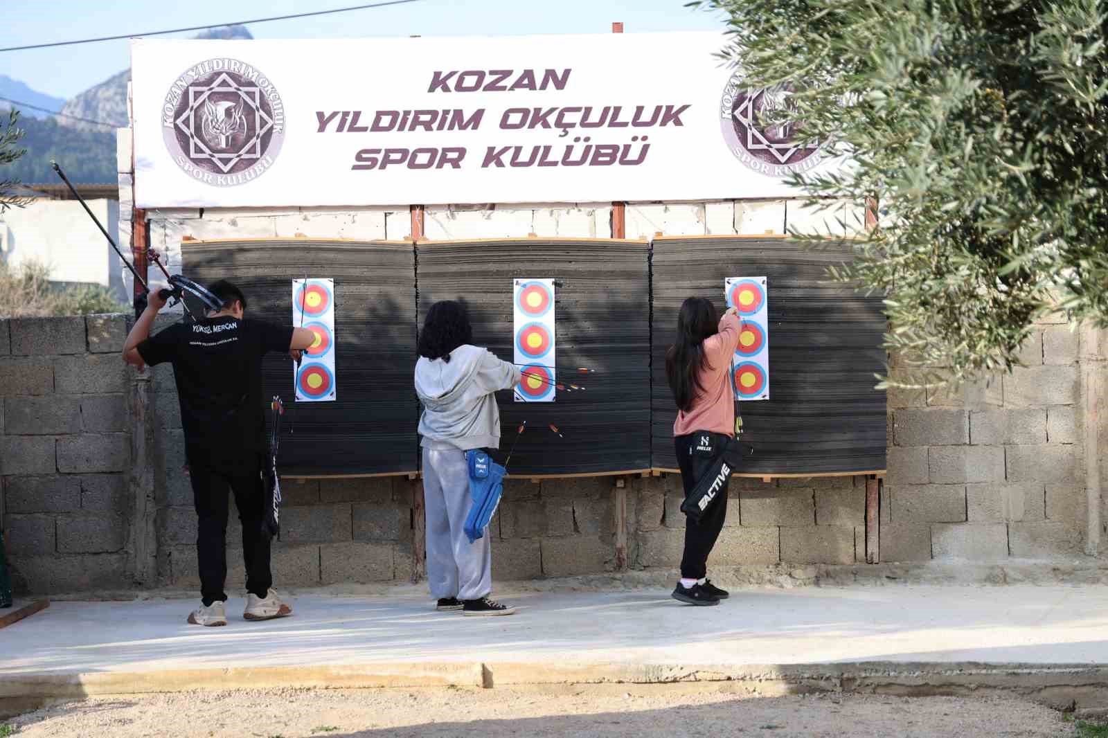 Tatillerde tamirci babasının yanında &ccedil;alışan Hiranur, ok&ccedil;ulukta şampiyon oldu
