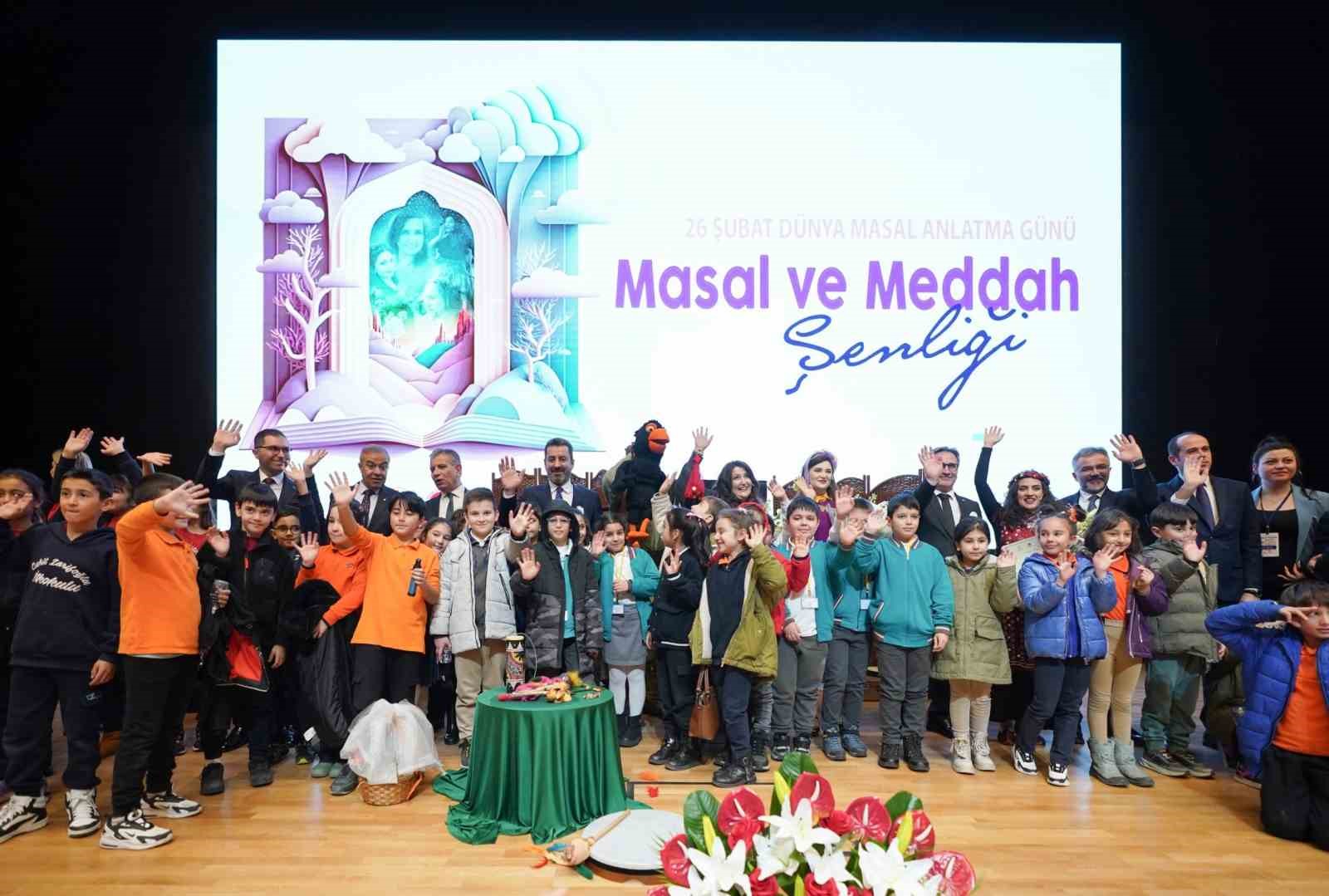 İlkokul öğrencileri ’Masal ve Meddah Şenliği’nde doyasıya eğlendi
