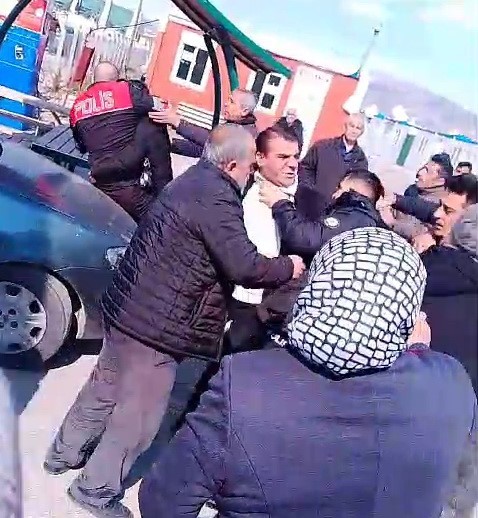 Adıyaman’da depremzedelerden su eylemi
