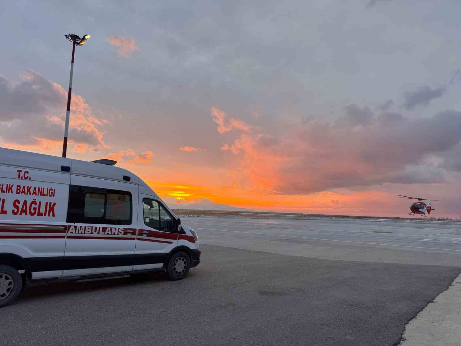 Hakkari’de 8 yaşındaki hasta helikopterle Van’a sevk edildi