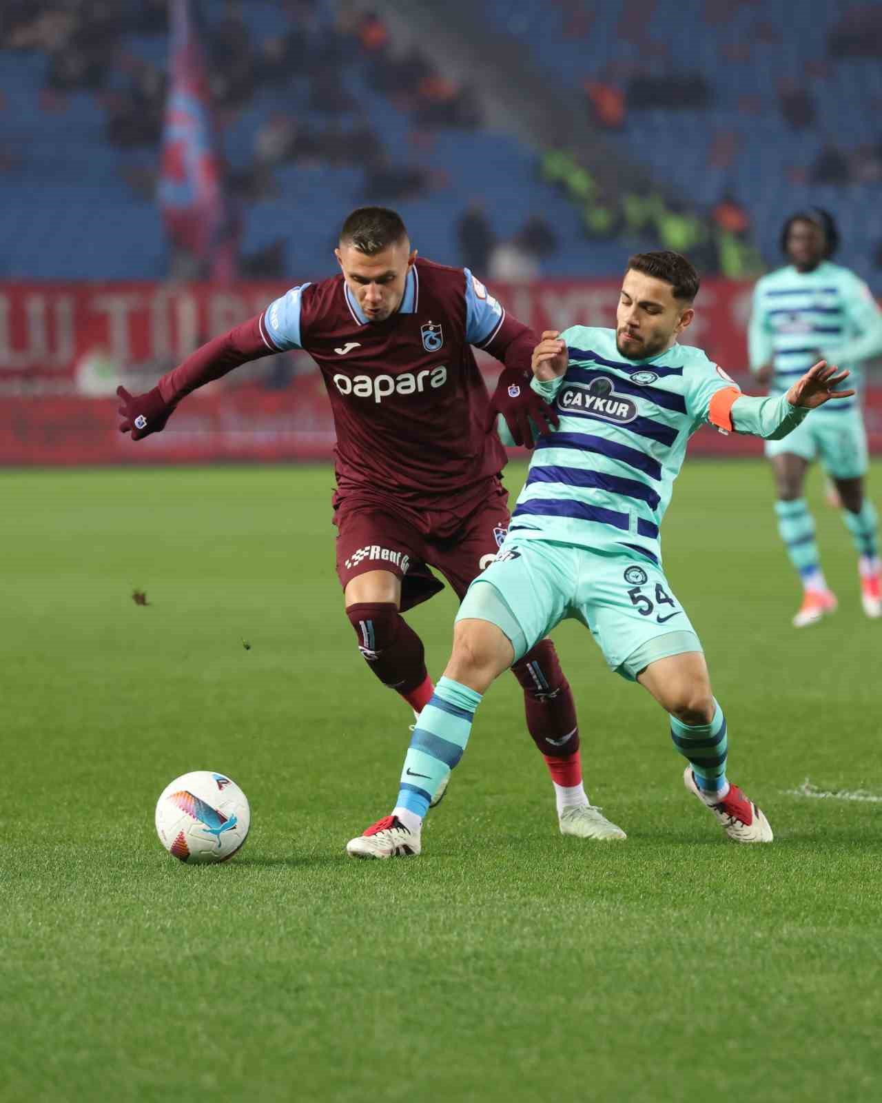 Ziraat Türkiye Kupası: Trabzonspor: 3 - Çaykur Rizespor: 0 (İlk yarı)
