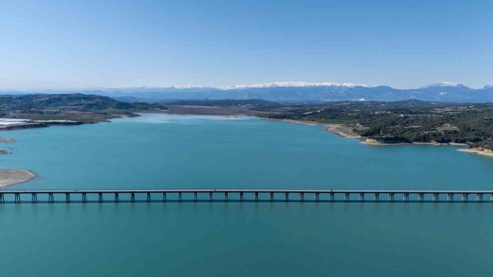 Toroslara yağan kar kartpostallık g&ouml;r&uuml;nt&uuml;ler oluşturdu
