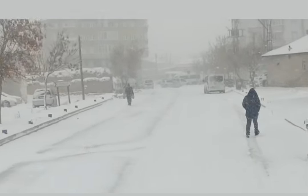 Özalp’te termometreler eksi 24 dereceyi gördü