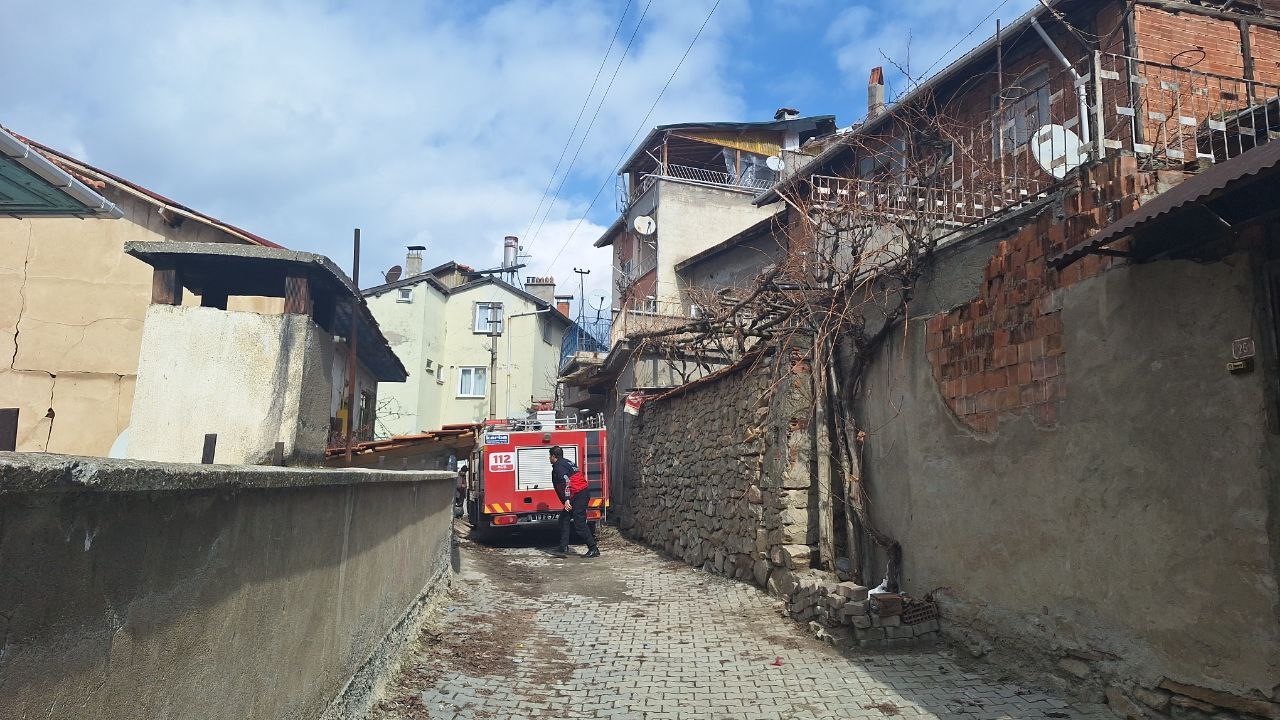 Ahşap evde korkutan yangın

