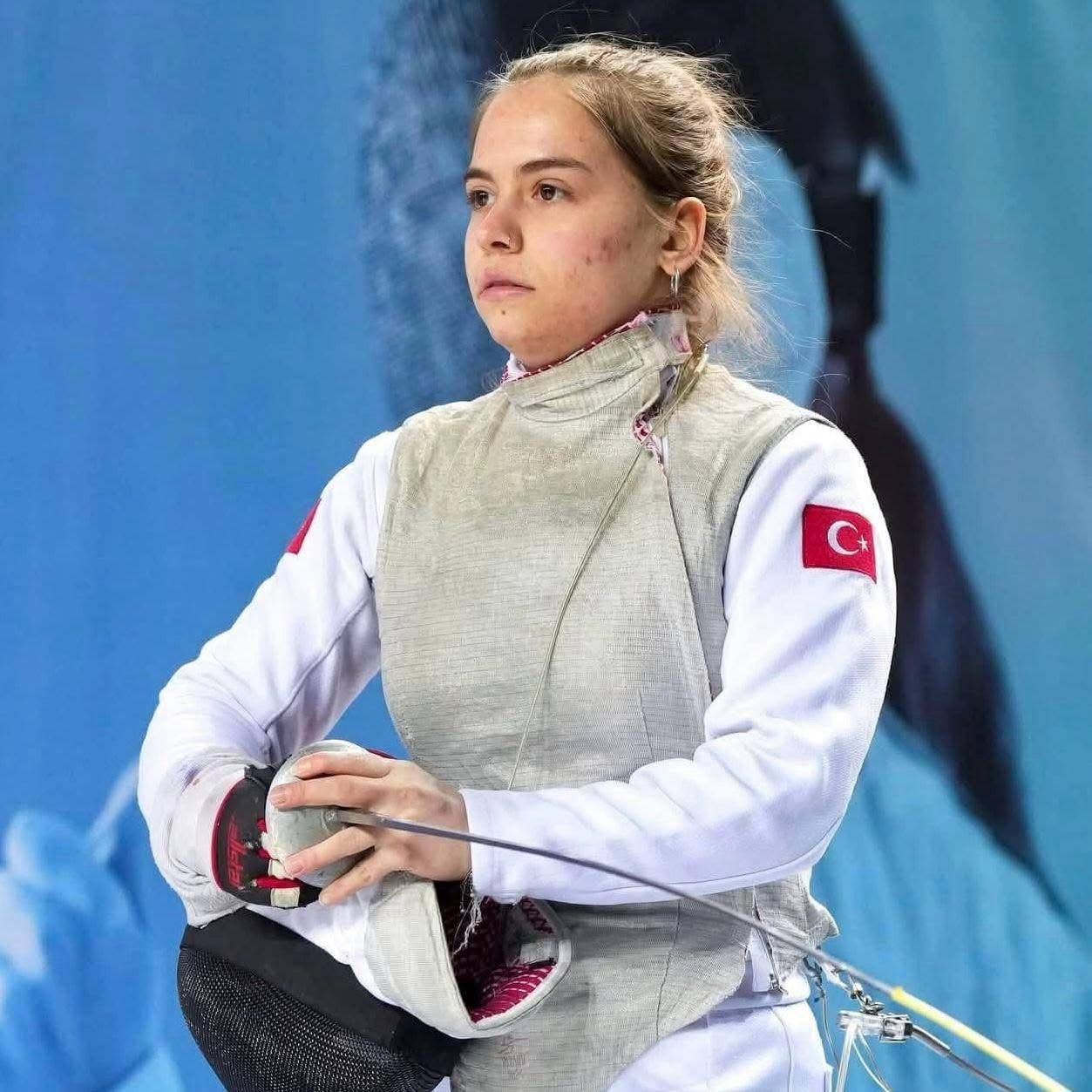 Alara Atmaca&rsquo;ya, Avrupa Eskrim Konfederasyonundan &ouml;zel &ouml;d&uuml;l
