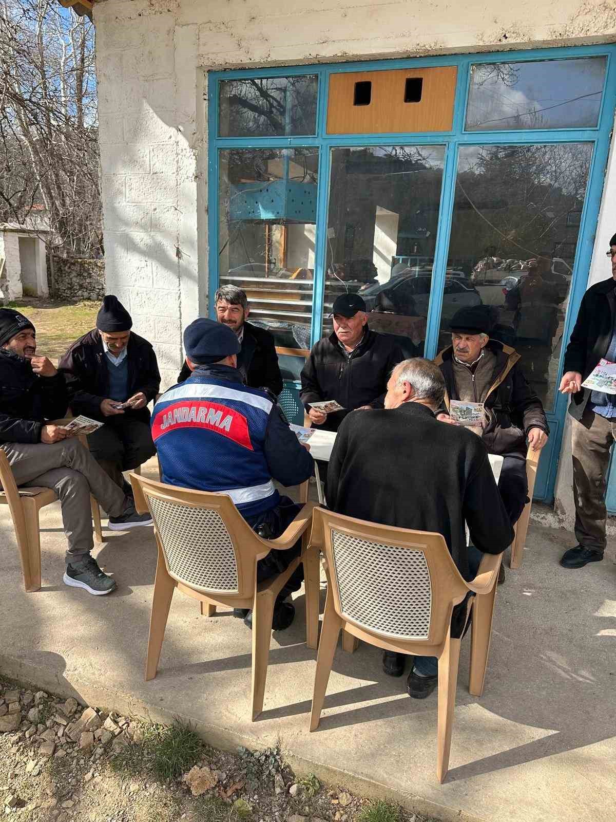 Jandarma, Eğirdir&rsquo;de k&uuml;lt&uuml;rel mirası koruma i&ccedil;in 103 kişiyi bilgilendirdi
