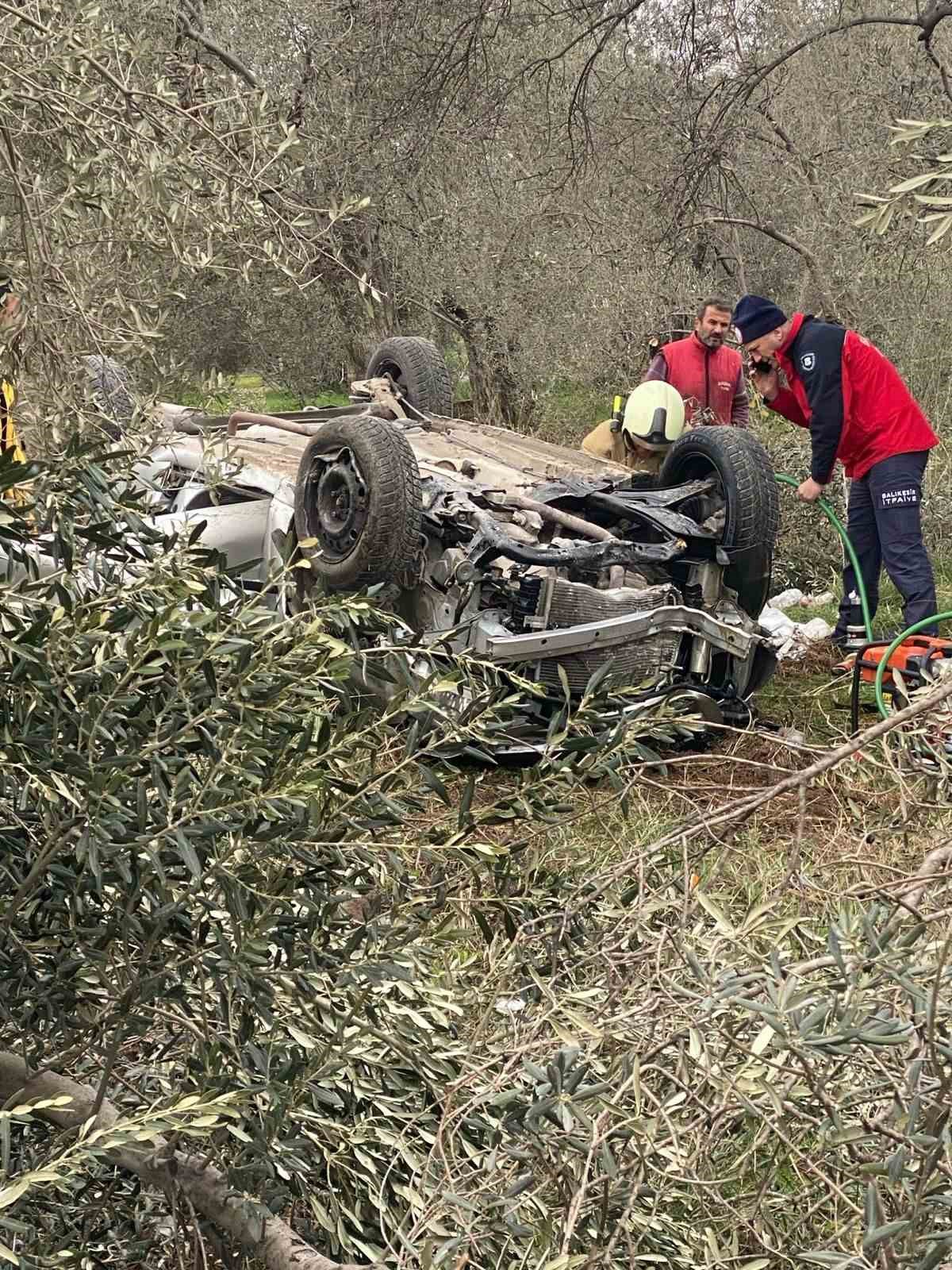 Havran&rsquo;da otomobil takla attı: 2 &ouml;l&uuml;
