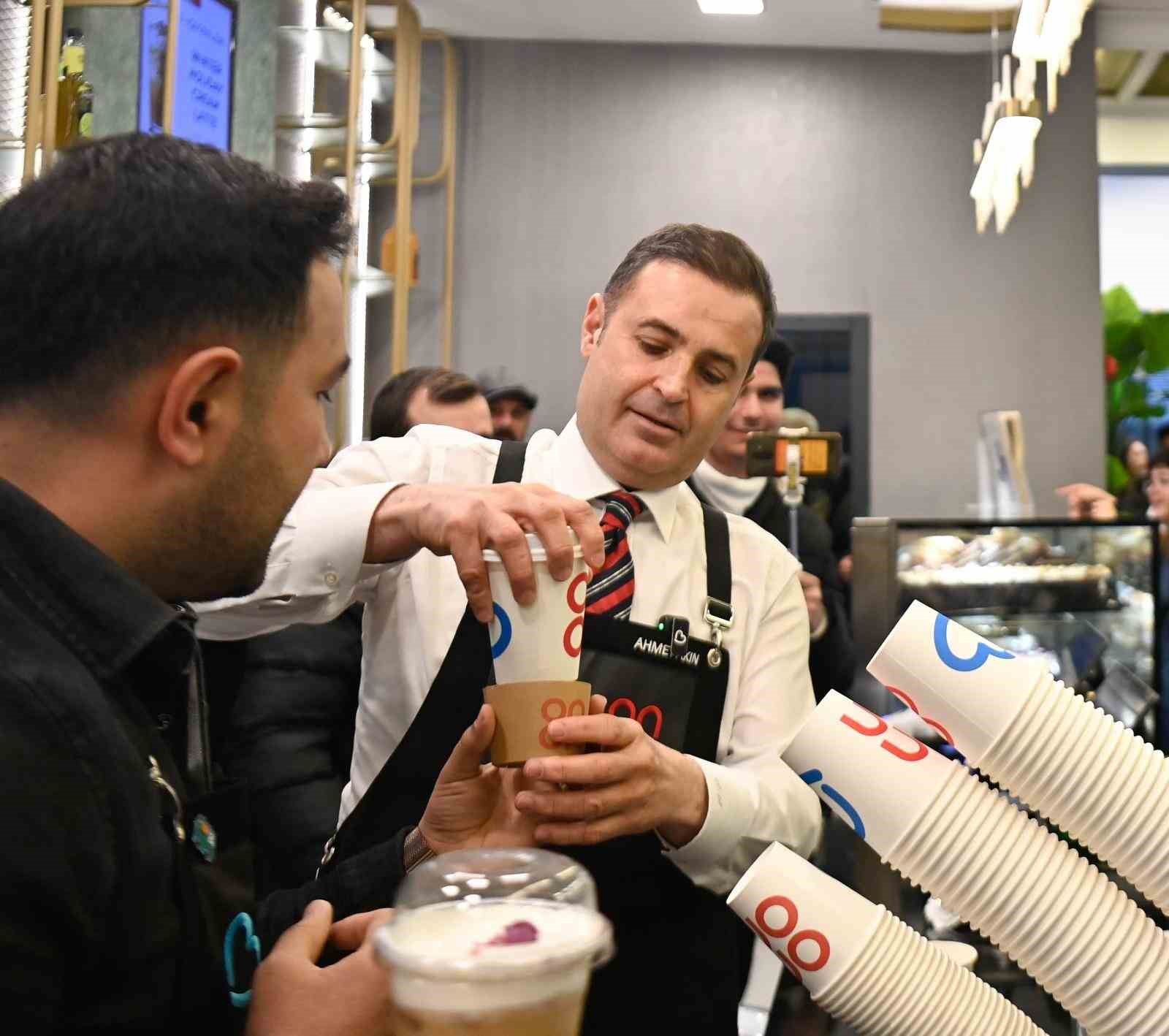 On On Kafe’nin yeni şubesi Paşaalanı’nda açıldı