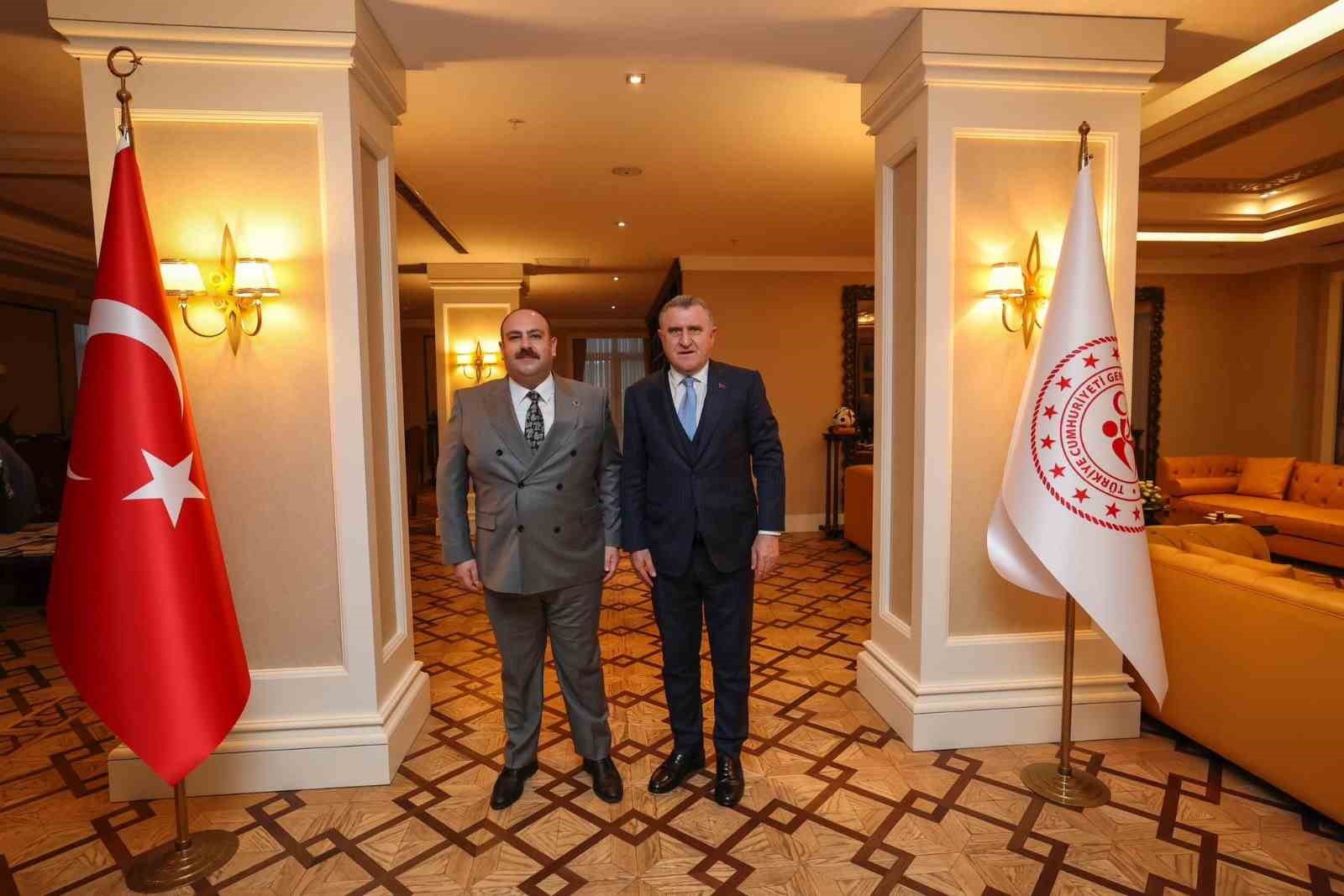 Başkan Hamamcı’nın sözünü verdiği Futbol Sahası ve Spor Kompleksi hayata geçiyor