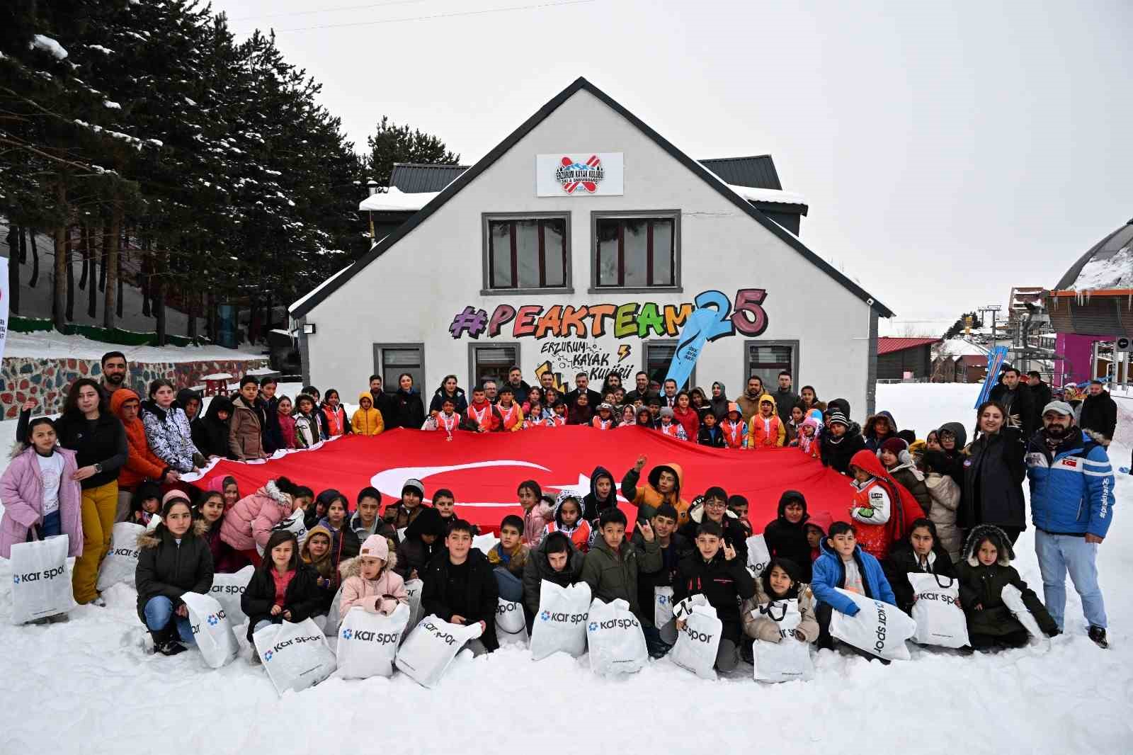 Kırsaldaki 100 çocuk kayakla tanıştı