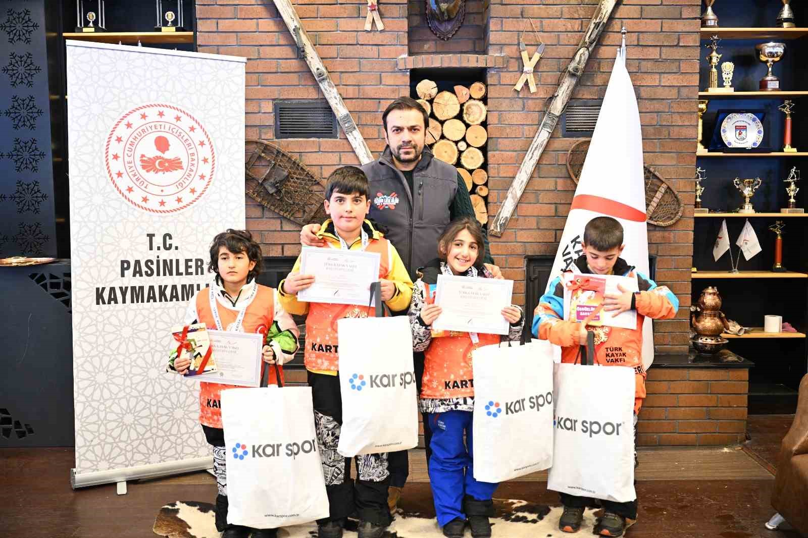 Kırsaldaki 100 &ccedil;ocuk kayakla tanıştı
