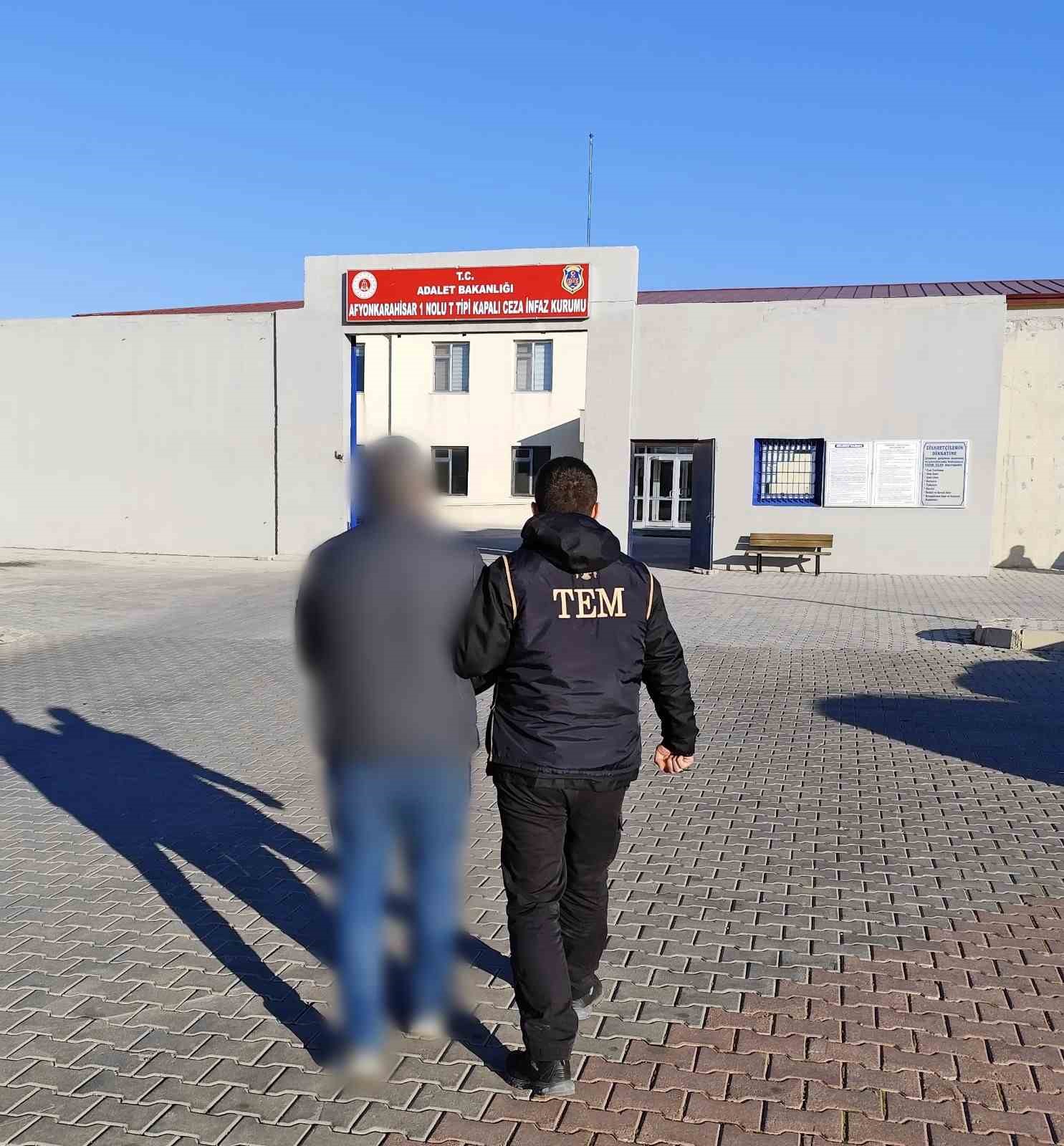 FETÖ’ye üye olmaktan aranan şahsı polis yakaladı