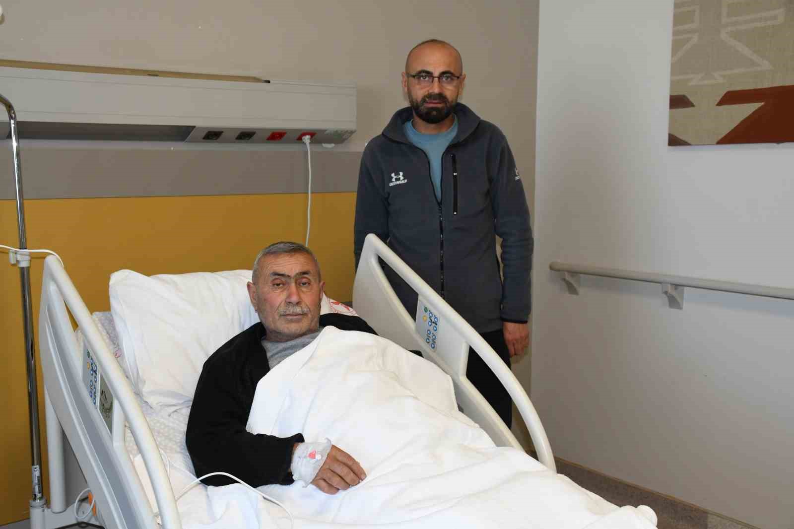 5 milimetrelik kesiyle 2.5 santimetrelik b&ouml;rek taşından kurtuldu
