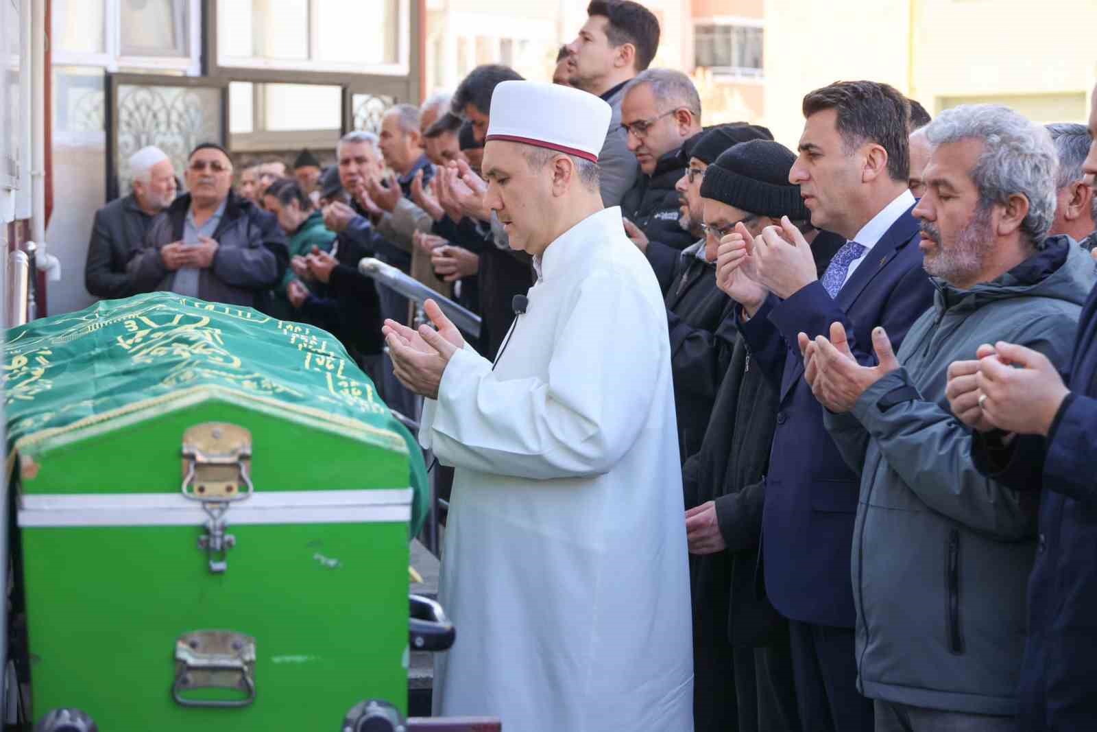 Bilecik’in sevilen öğretmeni İrfan Doğan gözyaşları arasında toprağa verildi