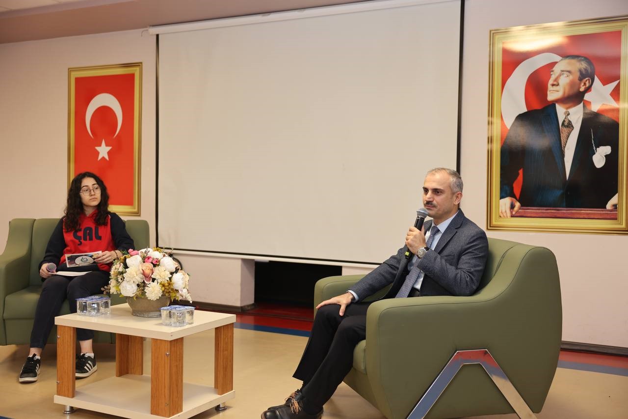 Başkan &Ccedil;ift&ccedil;i&rsquo;den gen&ccedil;lere: "Onların g&ouml;zlerindeki ışık ve enerjileri bize ilham veriyor"
