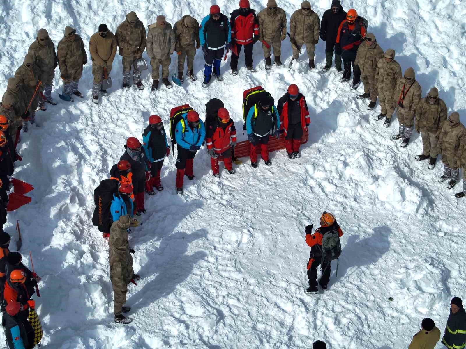 Gümüşhane’de 51 personelle gerçeği aratmayan çığ tatbikatı